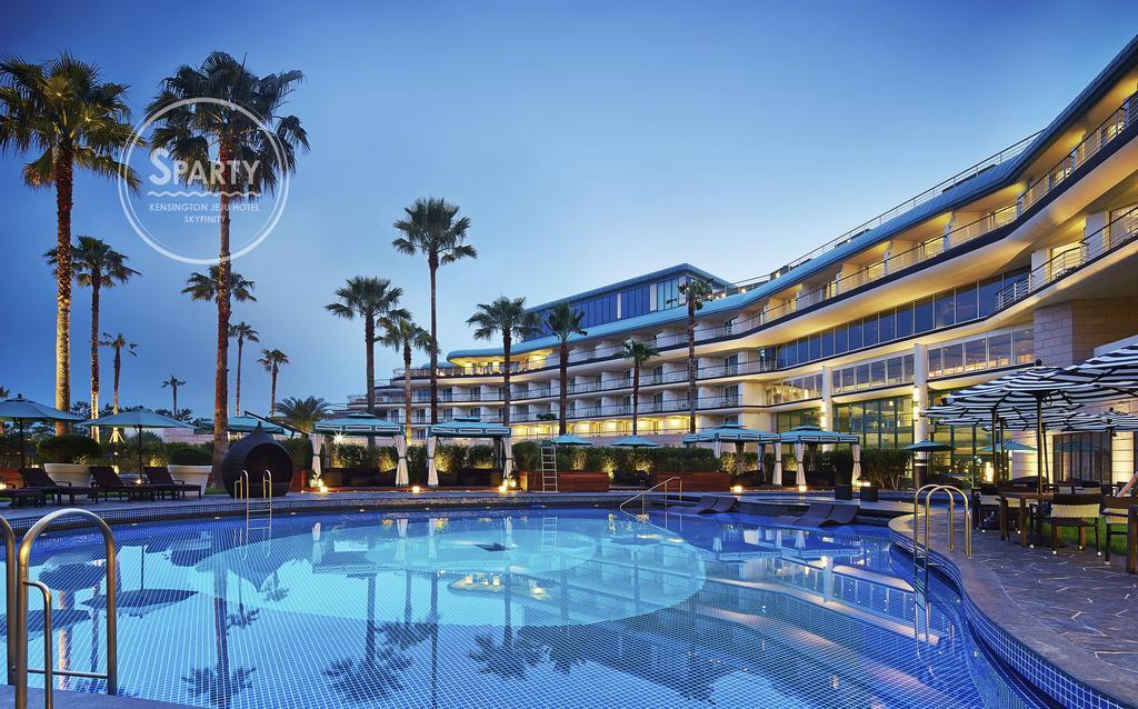 Kensington Jeju Hotel Luaran gambar The pool at the Sheraton Jumeirah Hotel