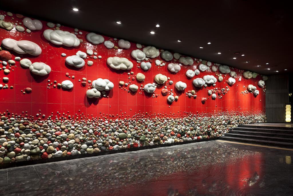 Kensington Jeju Hotel Luaran gambar The wall of the main hall