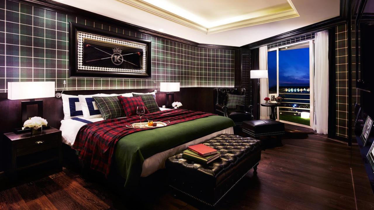 Kensington Jeju Hotel Luaran gambar A bedroom at The Ivy Hotel